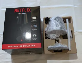 Lampada da tavolo LED, portatile,  Netflix, nuova