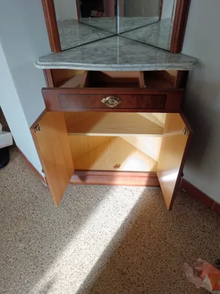 Vitrina esquinera madera y cristal