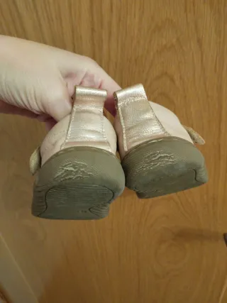 Sandalias nude niña T25.