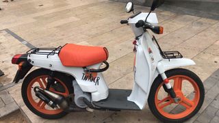 Honda Scoopy 75cc Scooter Naranja/Blanco