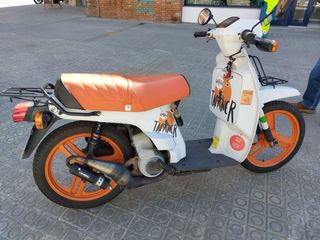 Honda Scoopy 75cc Scooter Naranja/Blanco
