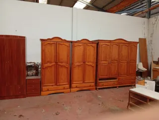 Armarios de madera maciza color provenzal