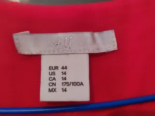Vestido rojo con volantes y lazada