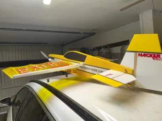 Avión RC Hacker Amarillo