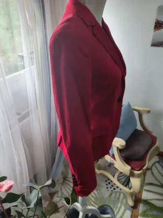 Americana de terciopelo roja