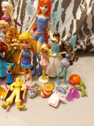 Lotto di statuette e piccoli accessori