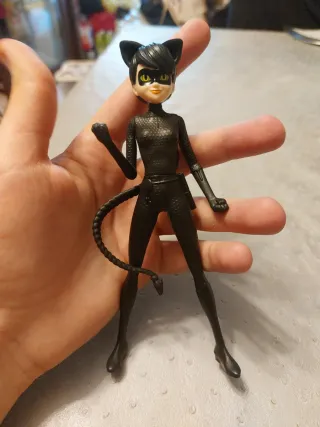 Lotto di statuette e piccoli accessori