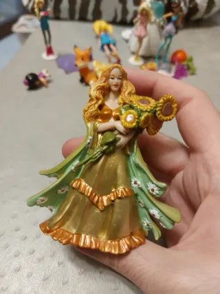 Lotto di statuette e piccoli accessori
