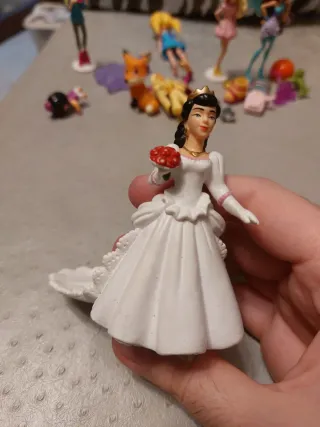 Lotto di statuette e piccoli accessori