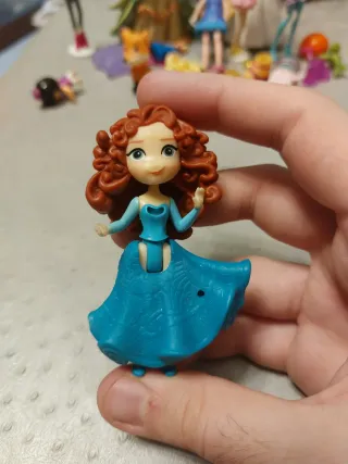 Lotto di statuette e piccoli accessori