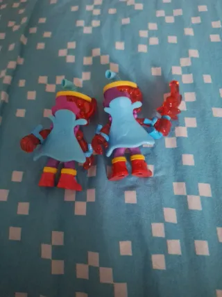 Superthings Dos Figuras flame una con espada