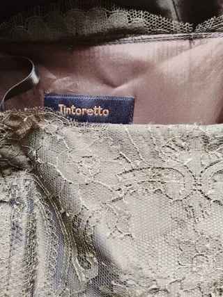 Vestido de fiesta largo verde militar.