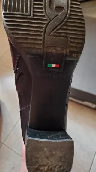 Nero Giardini Stivali neri eleganti tacco alto