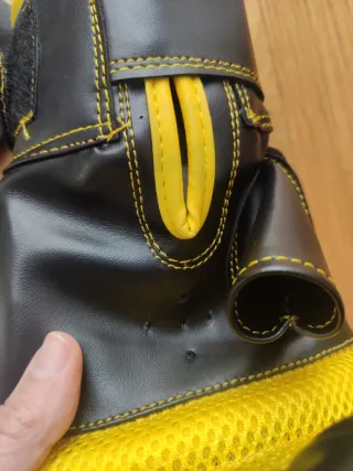 Guantes de boxeo negros y amarillos talla M