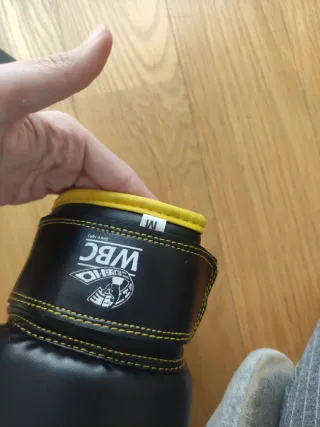 Guantes de boxeo negros y amarillos talla M