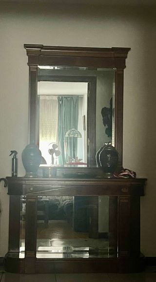 Consola de madera con espejo