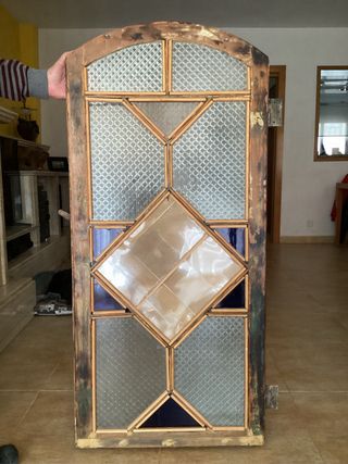 Ventana antigua madera decorada