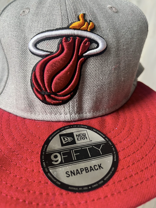 Gorra NBA Miami Heat original gris y roja