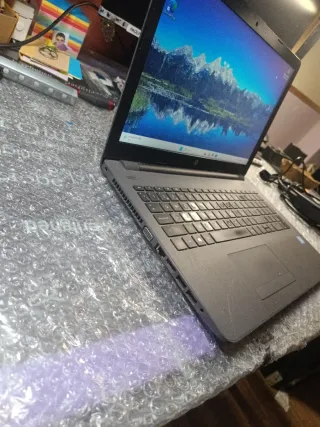 Ordenador Portátil HP 250 G6