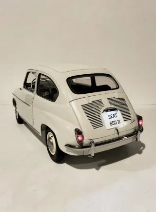 Seat 600 escala 1:8