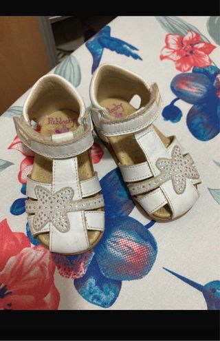 Sandálias Pablosky tamanho 21