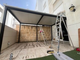 Pérgola panel sándwich fija 4x2
