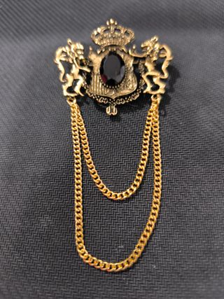 Broche solapa hombre corona leones piedra negra