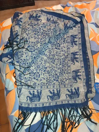 Pañuelo azul elefantes mandala