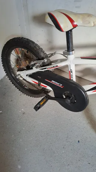 Bicicleta infantil Agece blanca y roja