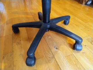 Silla de escritorio y oficina ergonómica gris