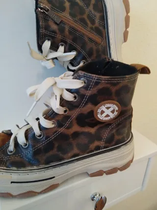 Botas niña estampado leopardo.talla 33