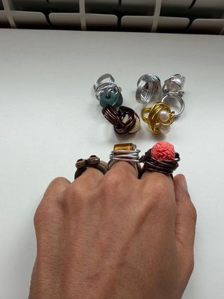 Anillos hechos a mano con abalorios