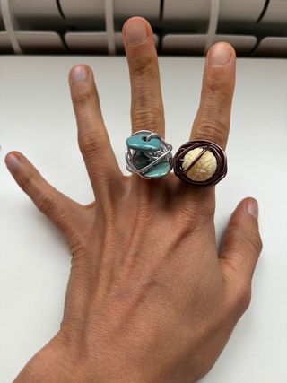 Anillos hechos a mano con abalorios
