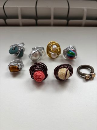 Anillos hechos a mano con abalorios