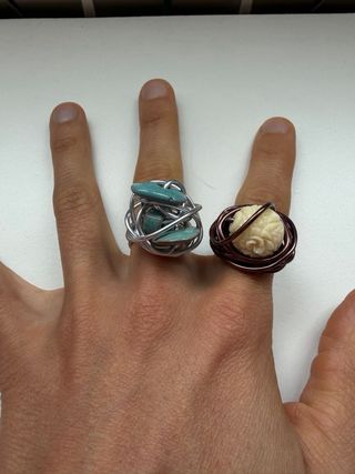 Anillos hechos a mano con abalorios