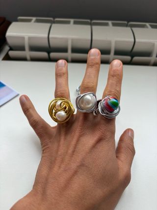 Anillos hechos a mano con abalorios