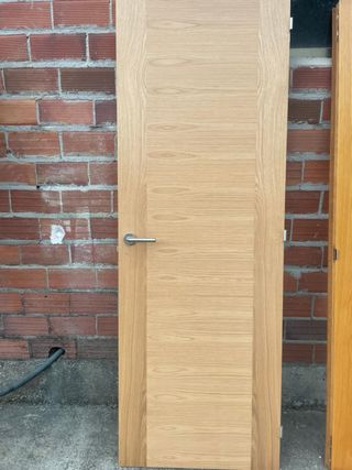 Puerta baño 640x2040 apertura derecha