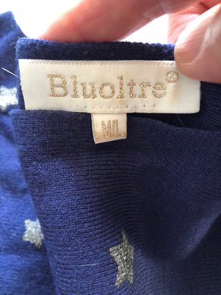 Maglia blu con stelline argentate