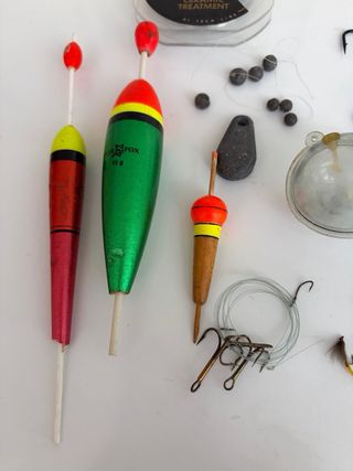 Lote de pesca: flotadores, plomos y señuelos