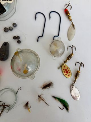 Lote de pesca: flotadores, plomos y señuelos
