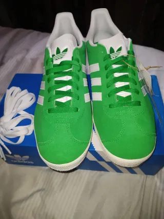 Zapatillas Adidas Gazelle Verdes y Blancas