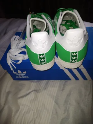 Zapatillas Adidas Gazelle Verdes y Blancas