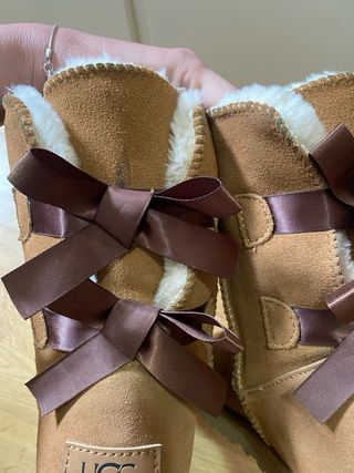 Botas UGG Marrones con Lazos