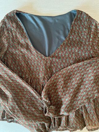 Blusa crop Pull&Bear estampado paisley