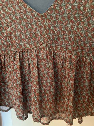 Blusa crop Pull&Bear estampado paisley