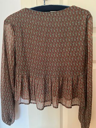 Blusa crop Pull&Bear estampado paisley