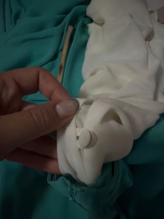 Vestido largo turquesa y blanco con cinturón