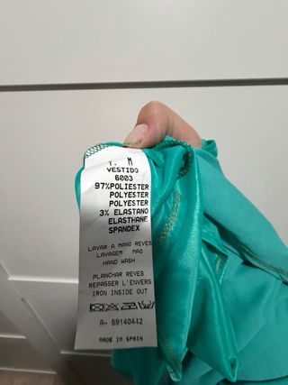 Vestido largo turquesa y blanco con cinturón