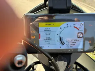 KTM 390 Adventure - Negro/Naranja