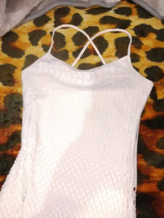 Vestido blanco de verano con tirantes